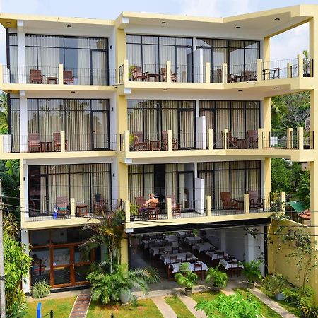 Chaaya Inn Hotel Hikkaduwa Exteriör bild