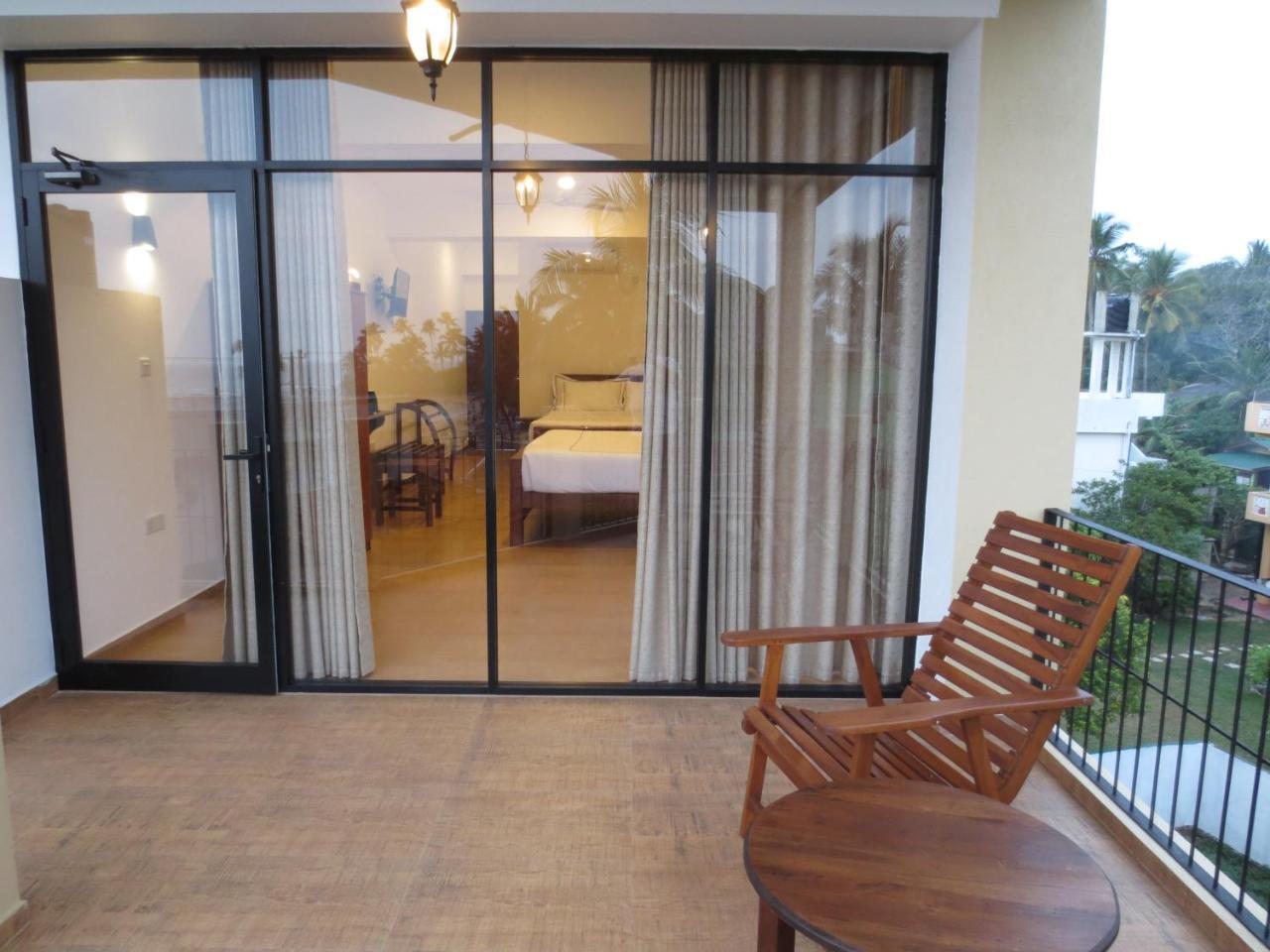 Chaaya Inn Hotel Hikkaduwa Exteriör bild