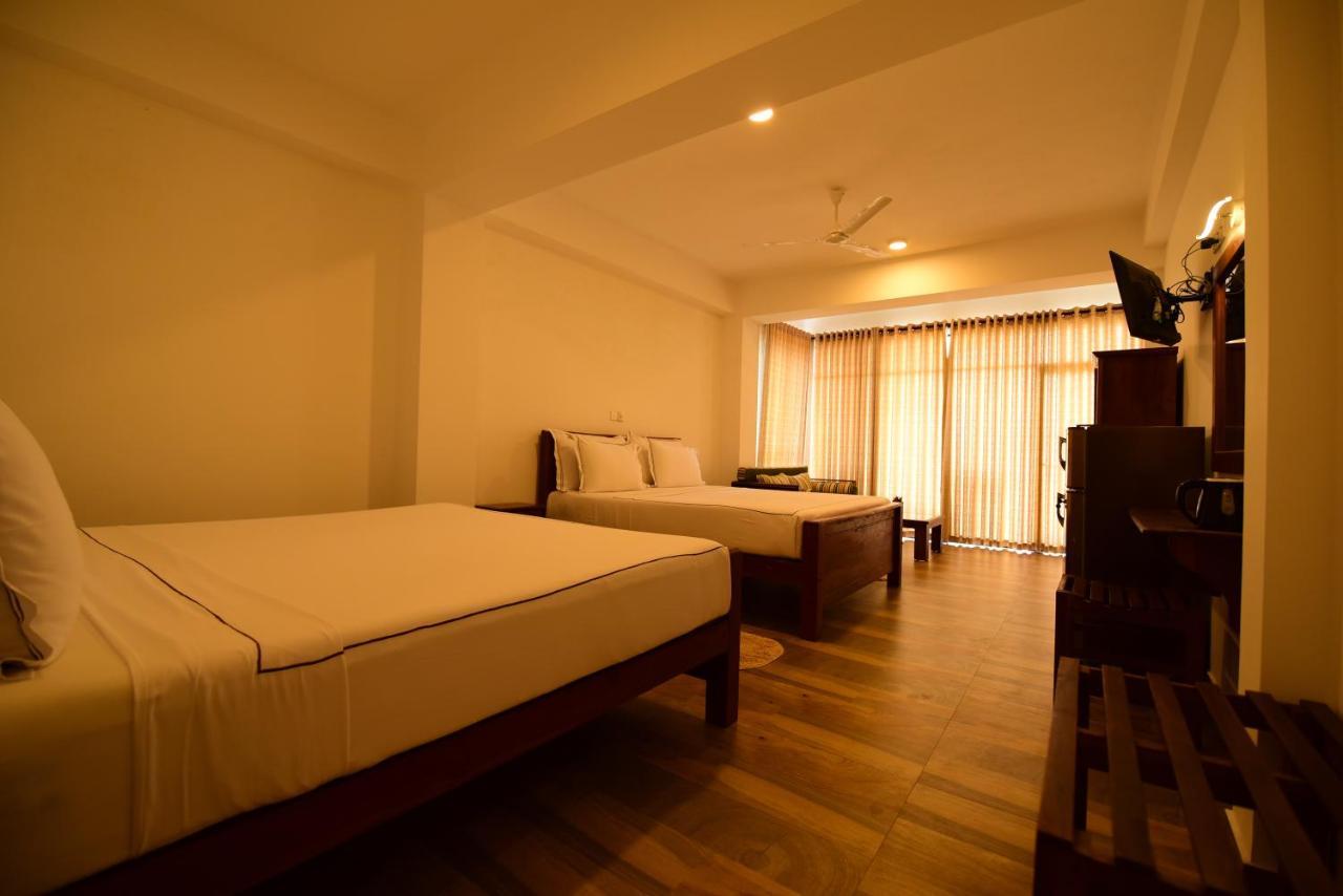 Chaaya Inn Hotel Hikkaduwa Exteriör bild