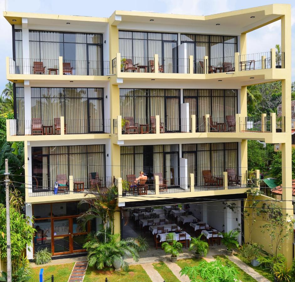 Chaaya Inn Hotel Hikkaduwa Exteriör bild