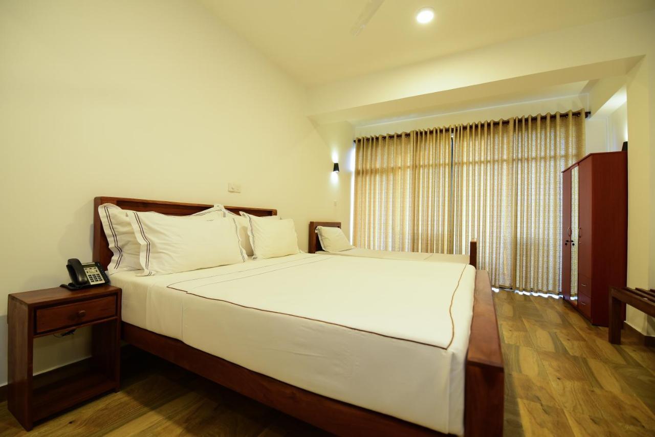 Chaaya Inn Hotel Hikkaduwa Exteriör bild